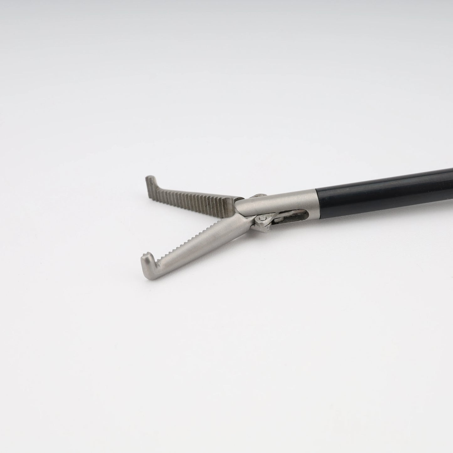 5mm Laparoscopic Instruments Laparoscopy Surgical Forceps Medical Forceps for Medical and Teaching